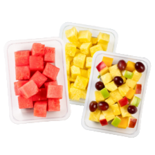 Ananas, mango of watermeloen blokjes of fruitsalade ananas/druif